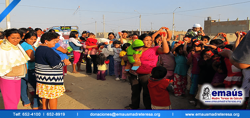 Donación de ropa en Chincha 2013