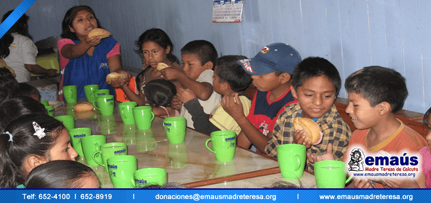 Donación de desayunos en Villa María del Triunfo 2013