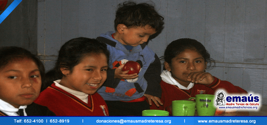 Donación de desayunos en Villa María del Triunfo 2013