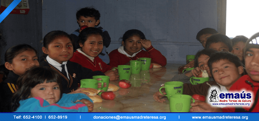 Donación de desayunos en Villa María del Triunfo 2013