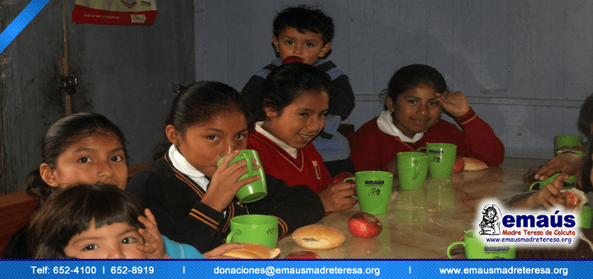 Donación de desayunos en Villa María del Triunfo 2013