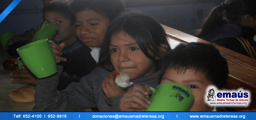 Donación de desayunos en Villa María del Triunfo 2013