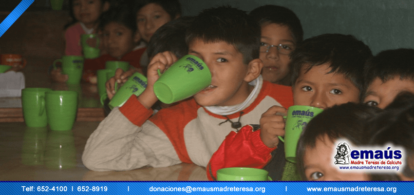 Donación de desayunos en Villa María del Triunfo 2013