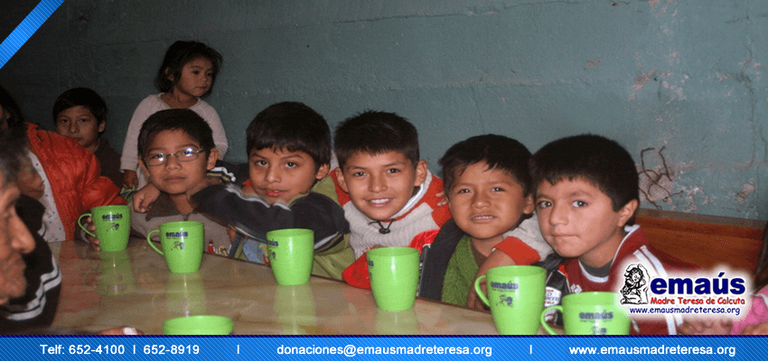 Donación de desayunos en Villa María del Triunfo 2013