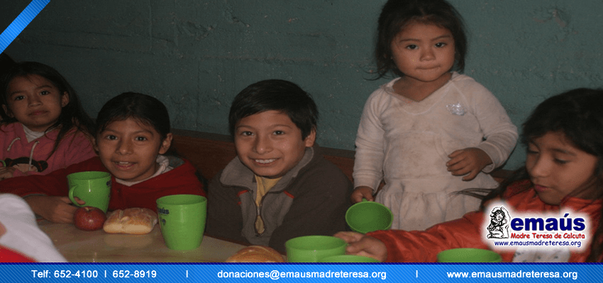 Donación de desayunos en Villa María del Triunfo 2013
