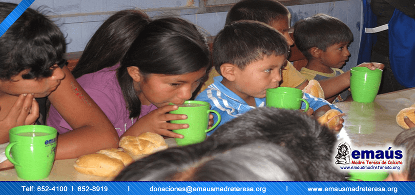 Donación de desayunos en Villa María del Triunfo 2013