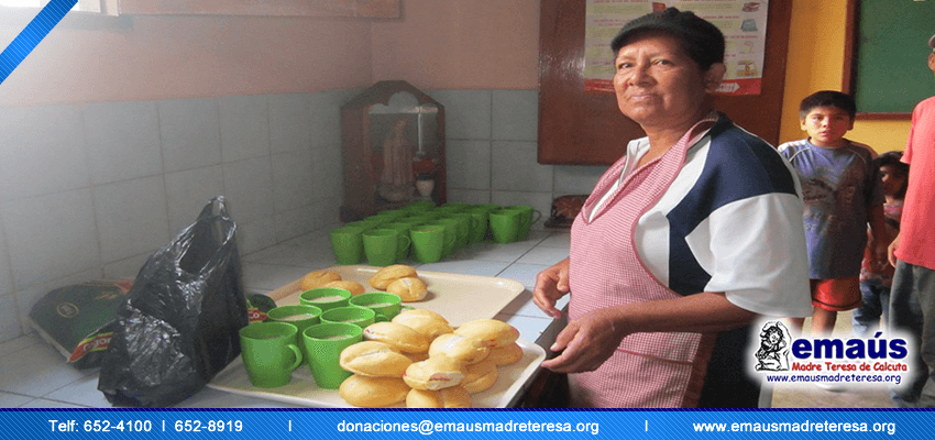 Donación de desayunos en Villa María del Triunfo 2013