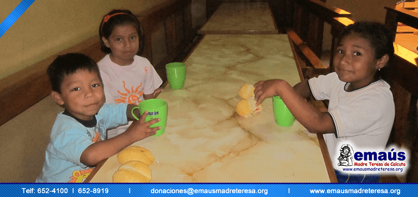 Donación de desayunos en Villa María del Triunfo 2013