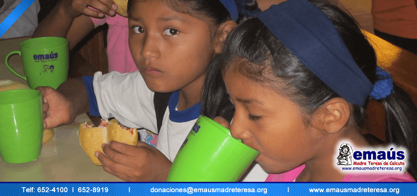 Donación de desayunos en Villa María del Triunfo 2013