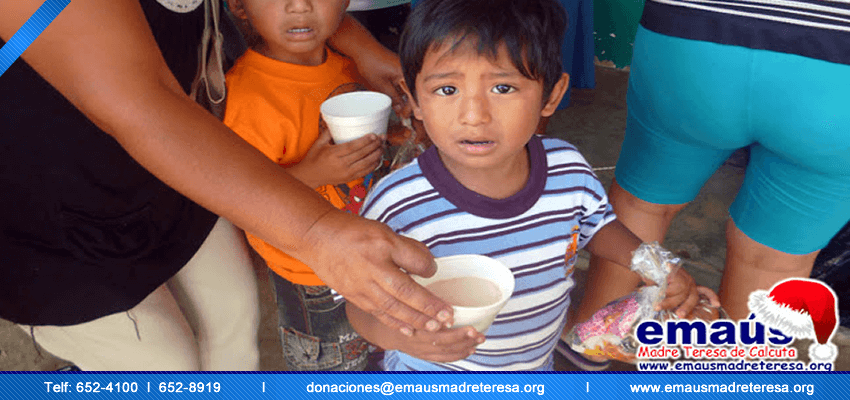 Donación de juguetes por campaña navideña en Lima 2013