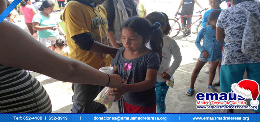 Donación de juguetes por campaña navideña en Lima 2013