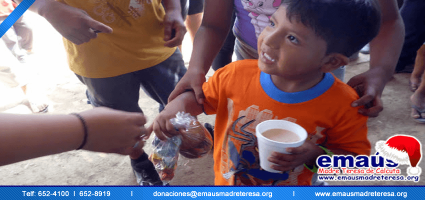 Donación de juguetes por campaña navideña en Lima 2013