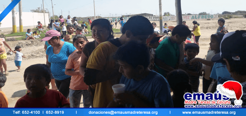 Donación de juguetes por campaña navideña en Lima 2013