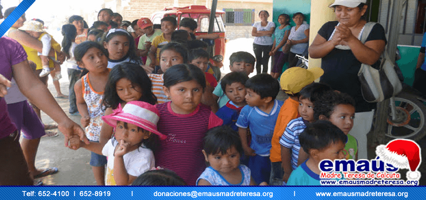 Donación de juguetes por campaña navideña en Lima 2013