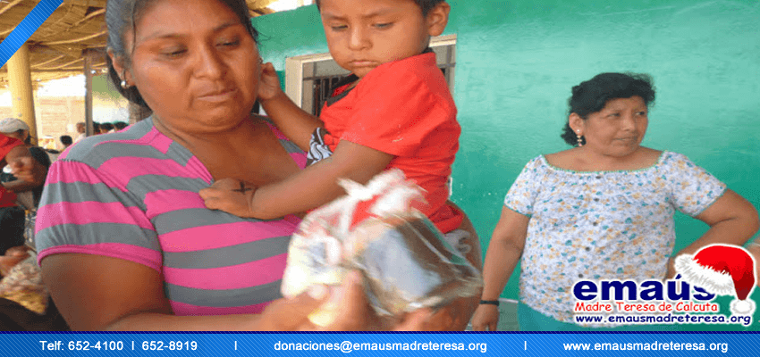 Donación de juguetes por campaña navideña en Lima 2013