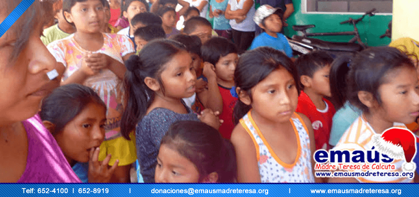 Donación de juguetes por campaña navideña en Lima 2013