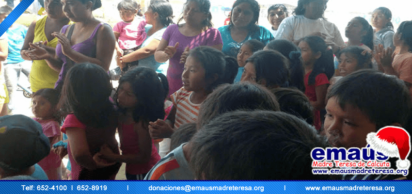 Donación de juguetes por campaña navideña en Lima 2013