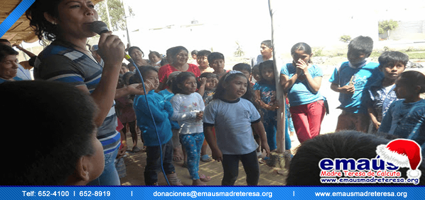 Donación de juguetes por campaña navideña en Lima 2013