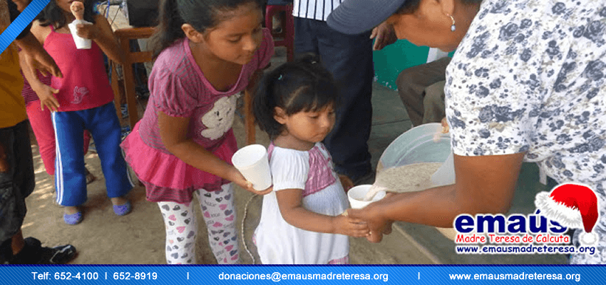 Donación de juguetes por campaña navideña en Lima 2013