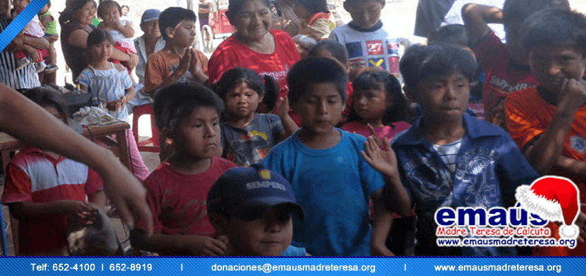 Donación de juguetes por campaña navideña en Lima 2013