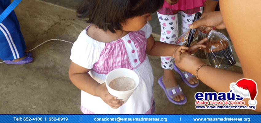 Donación de juguetes por campaña navideña en Lima 2013