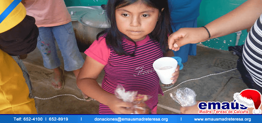 Donación de juguetes por campaña navideña en Lima 2013