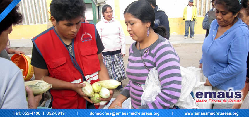 Donación de choclos para familias en Villa El Salvador 2014