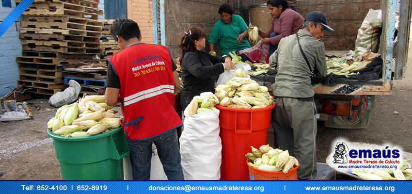 Donación de choclos para familias en Villa El Salvador 2014