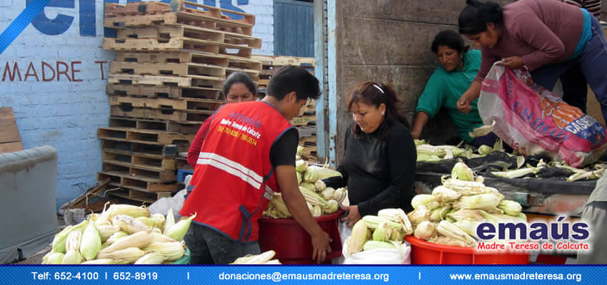 Donación de choclos para familias en Villa El Salvador 2014